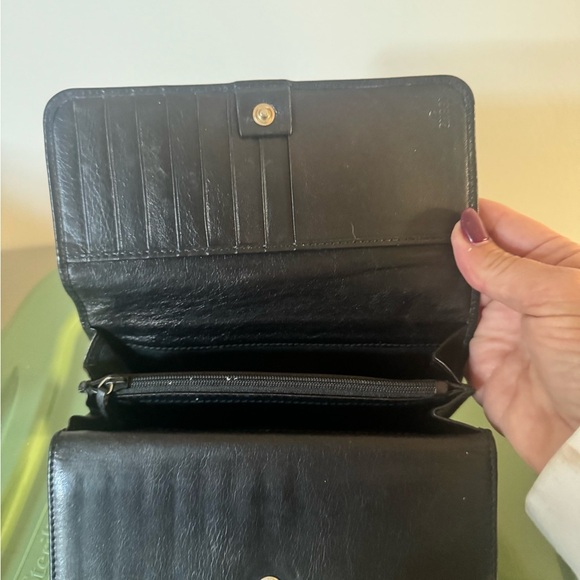 GUCCI
Calfskin Interlocking G French Wallet Black - Picture 10 of 10